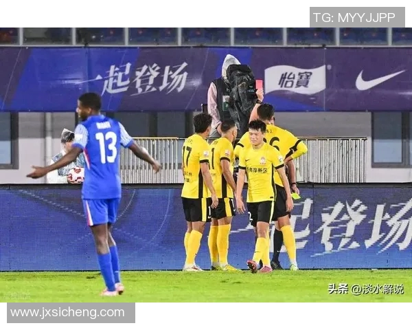法甲联赛罕见暴力冲突：球员围殴裁判事件引发严重后果